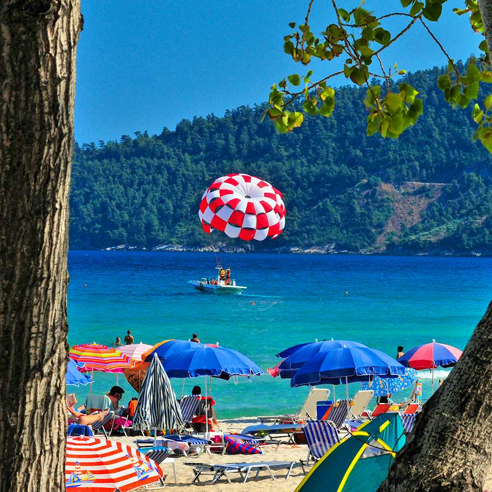 Photo Caption: Διασκεδάστε με τις θαλάσσιες δραστηριότητες στο γαλήνιο Αιγαίο
