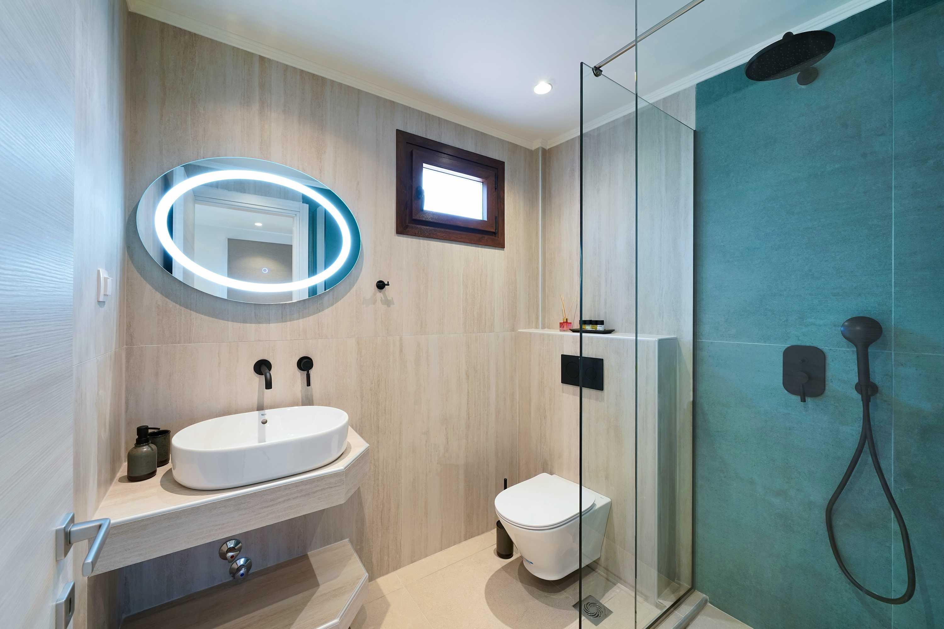 #2 Apartment with Sea View Balcony Suite - 4