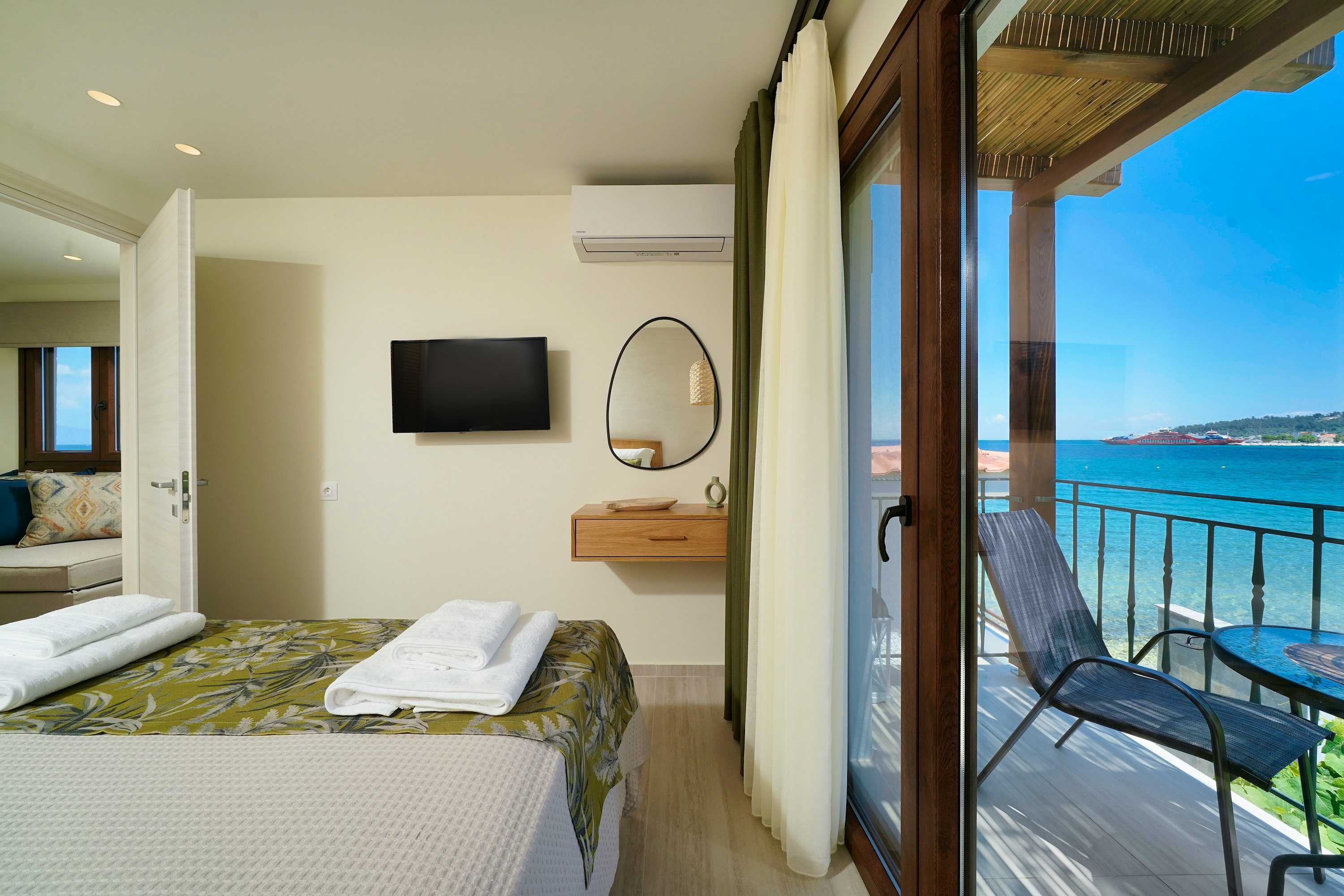 #2 Apartment with Sea View Balcony Suite - 11