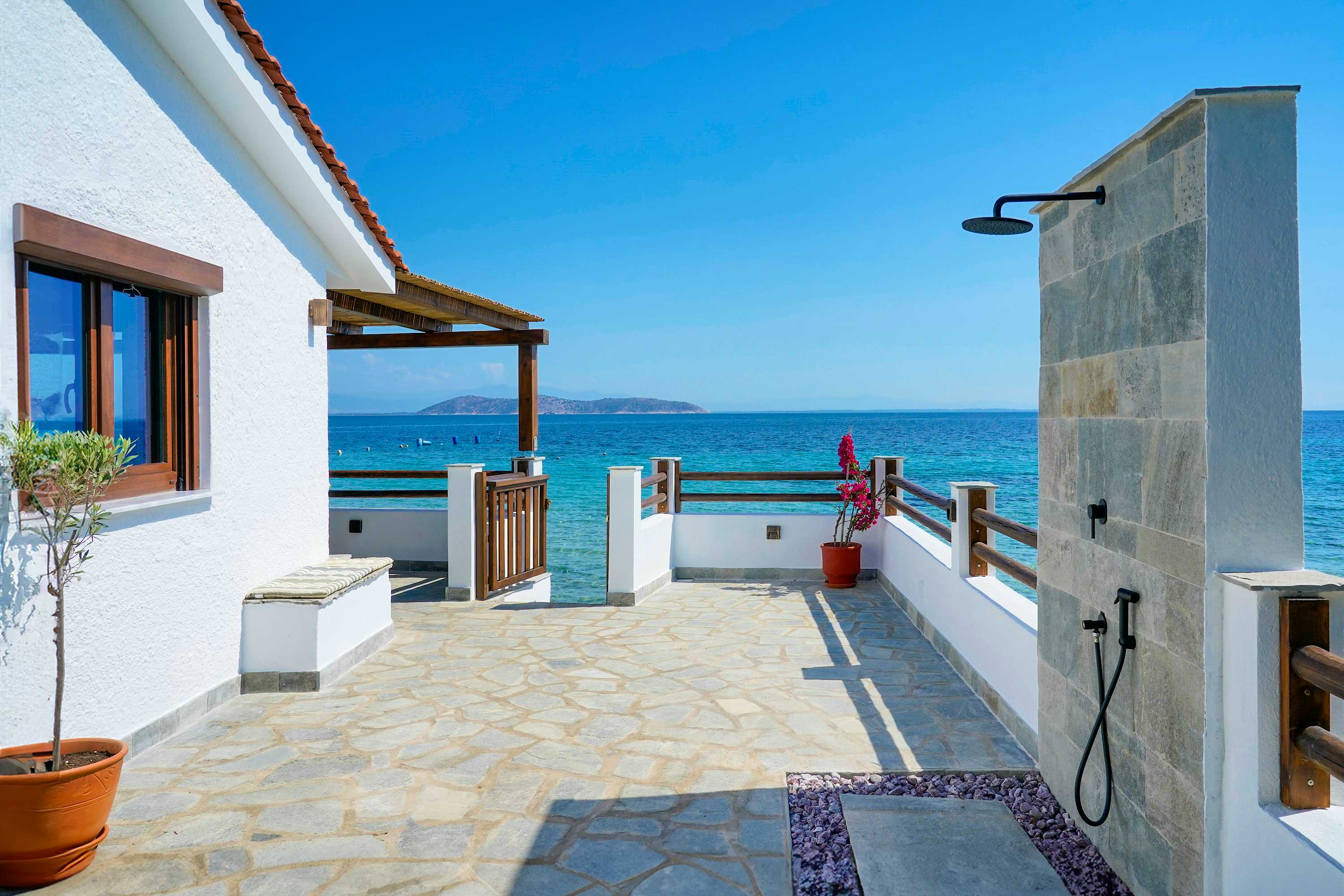#2 Apartment with Sea View Balcony Suite - 14