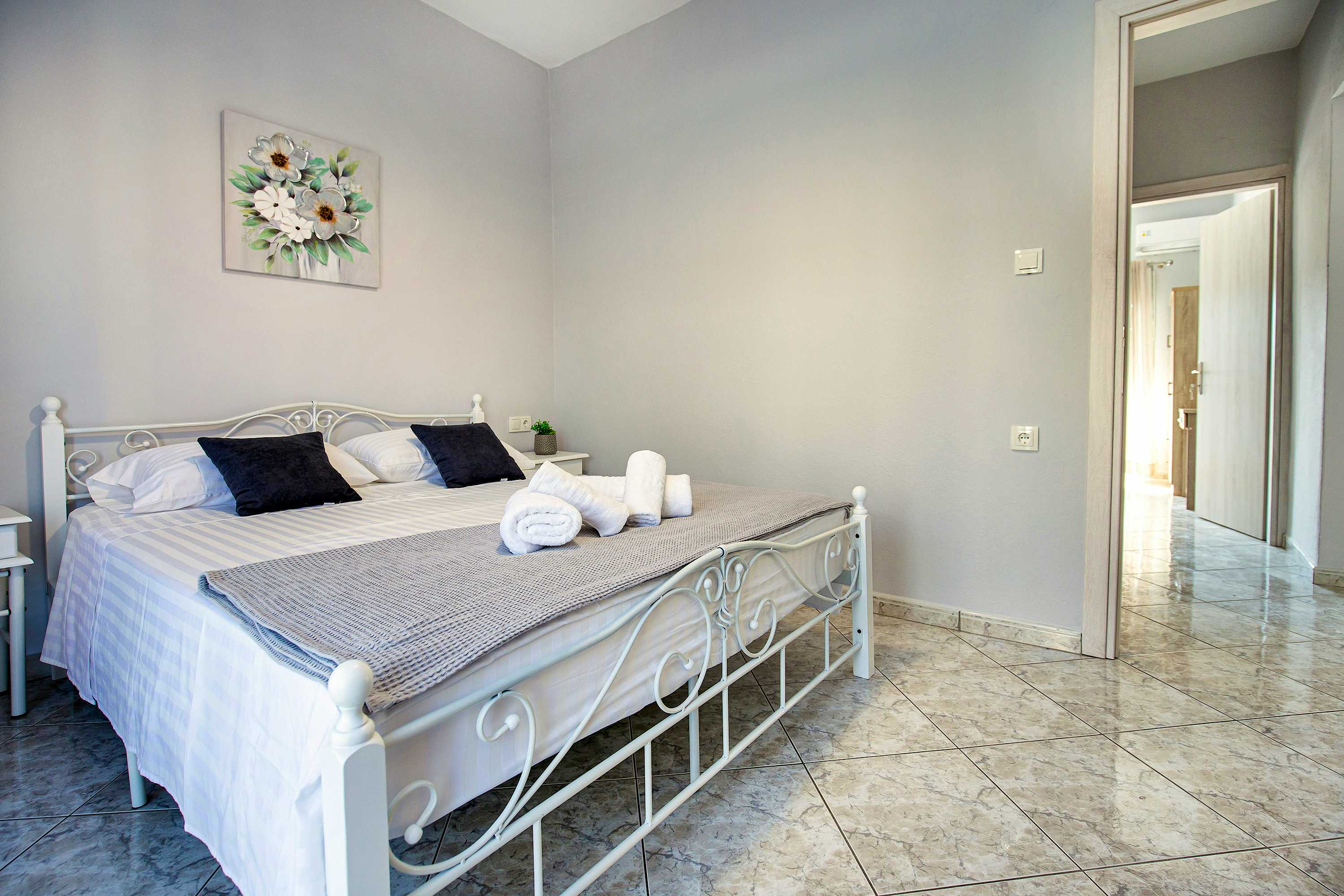 #2 Top Floor Apartment - 10