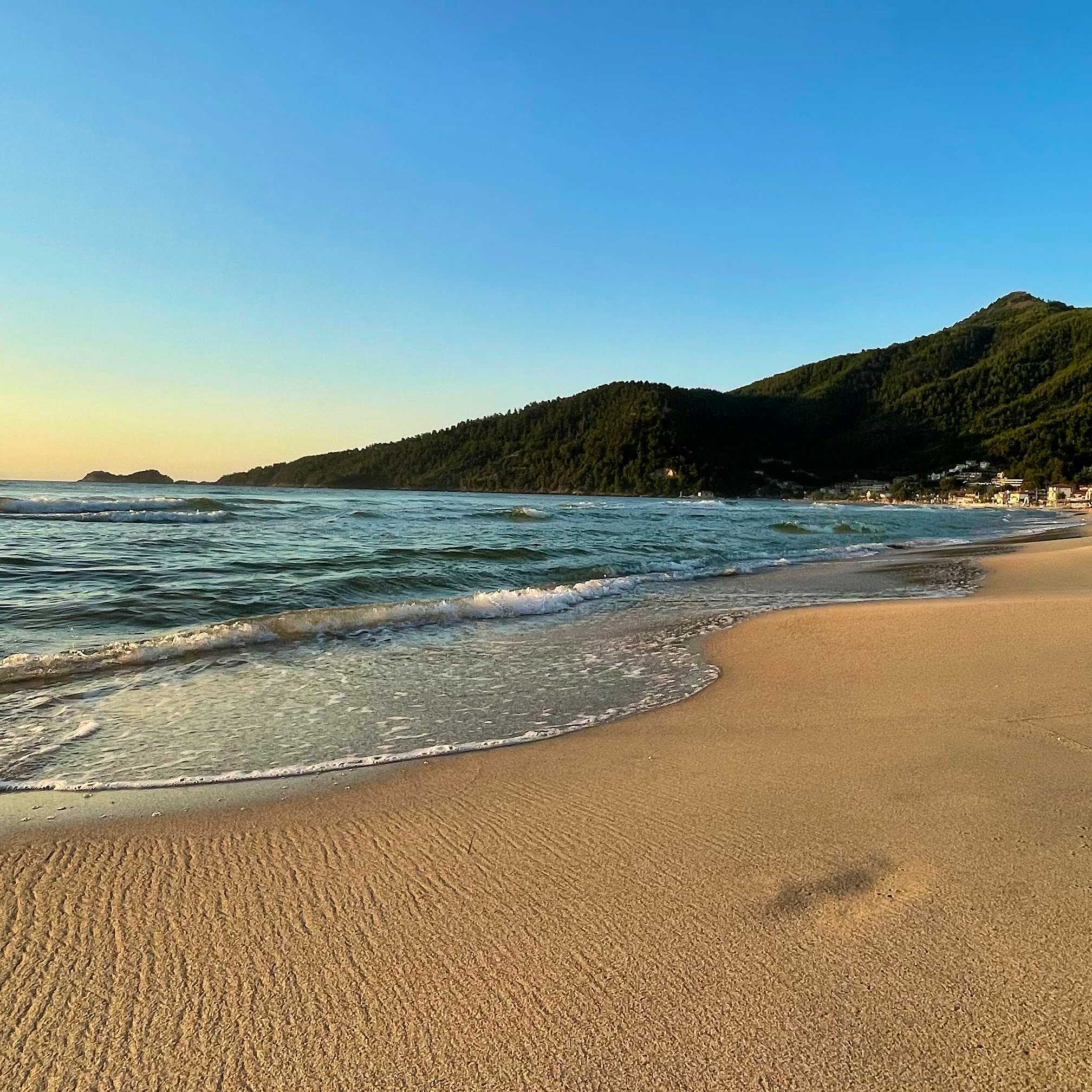 Photo Caption: Walk to Golden Beach in just 5 minutes
