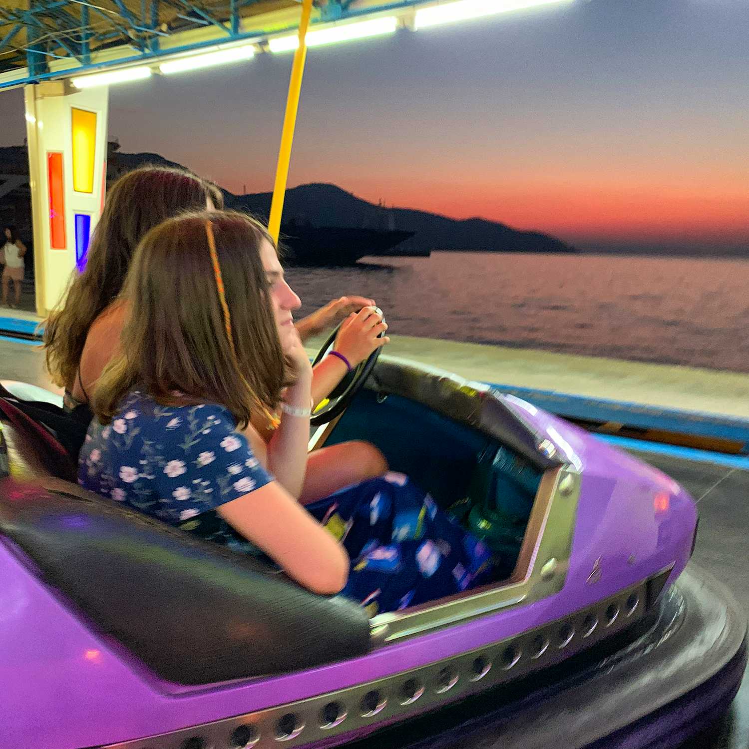 Photo Caption: Διασκεδάστε με τα παιδιά σας στο Λούνα Παρκ του Λιμένα