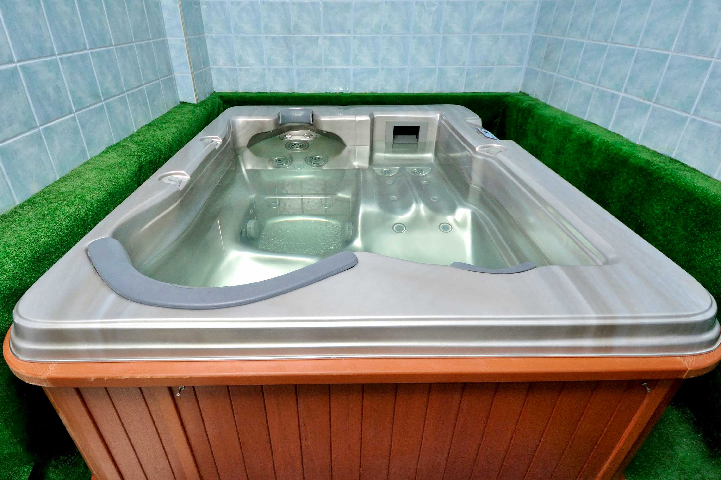 Photo Caption: Jacuzzi Relax & Unwind Spend time in the jacuzzi o