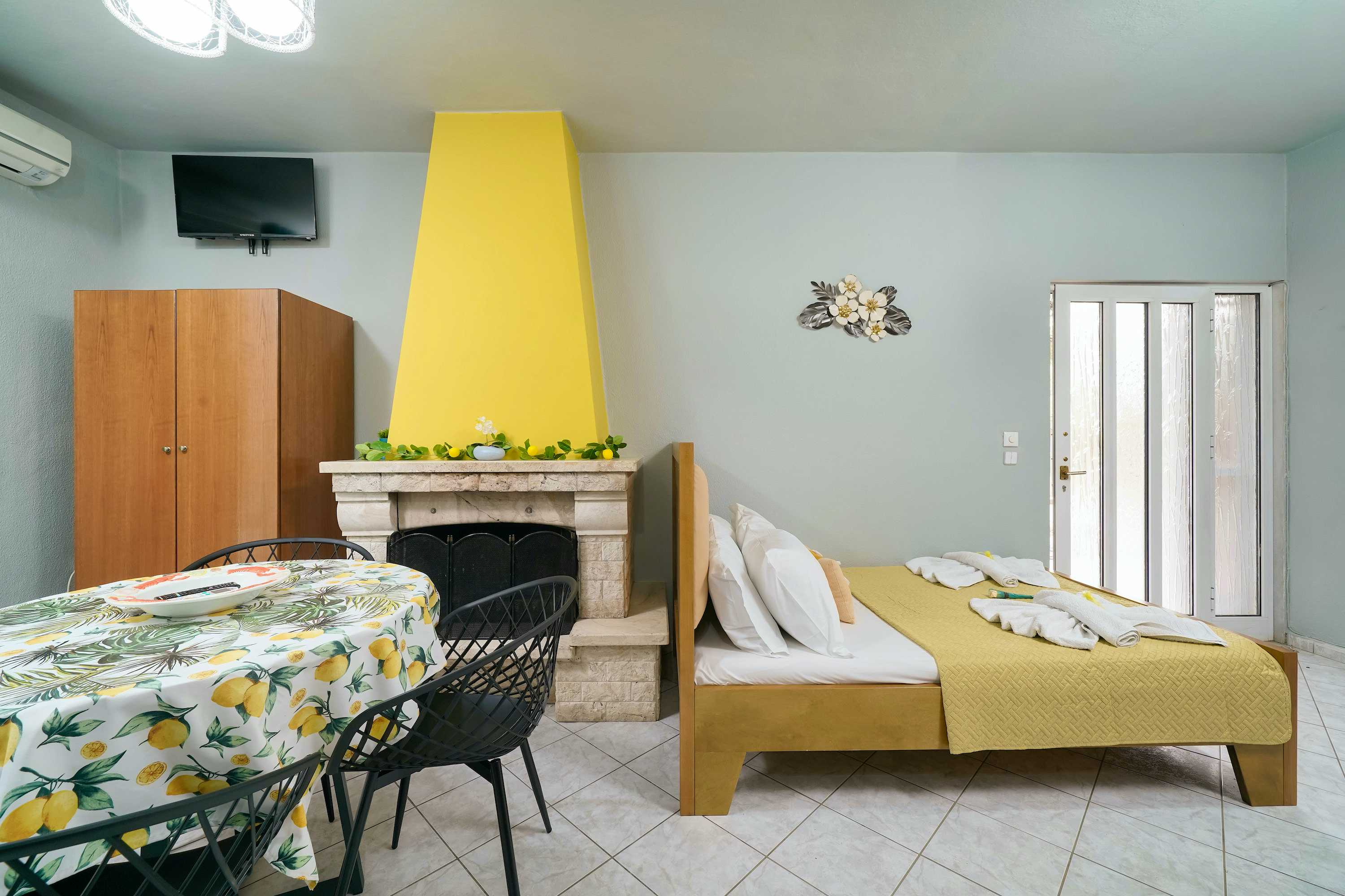 4 person Studio - 5