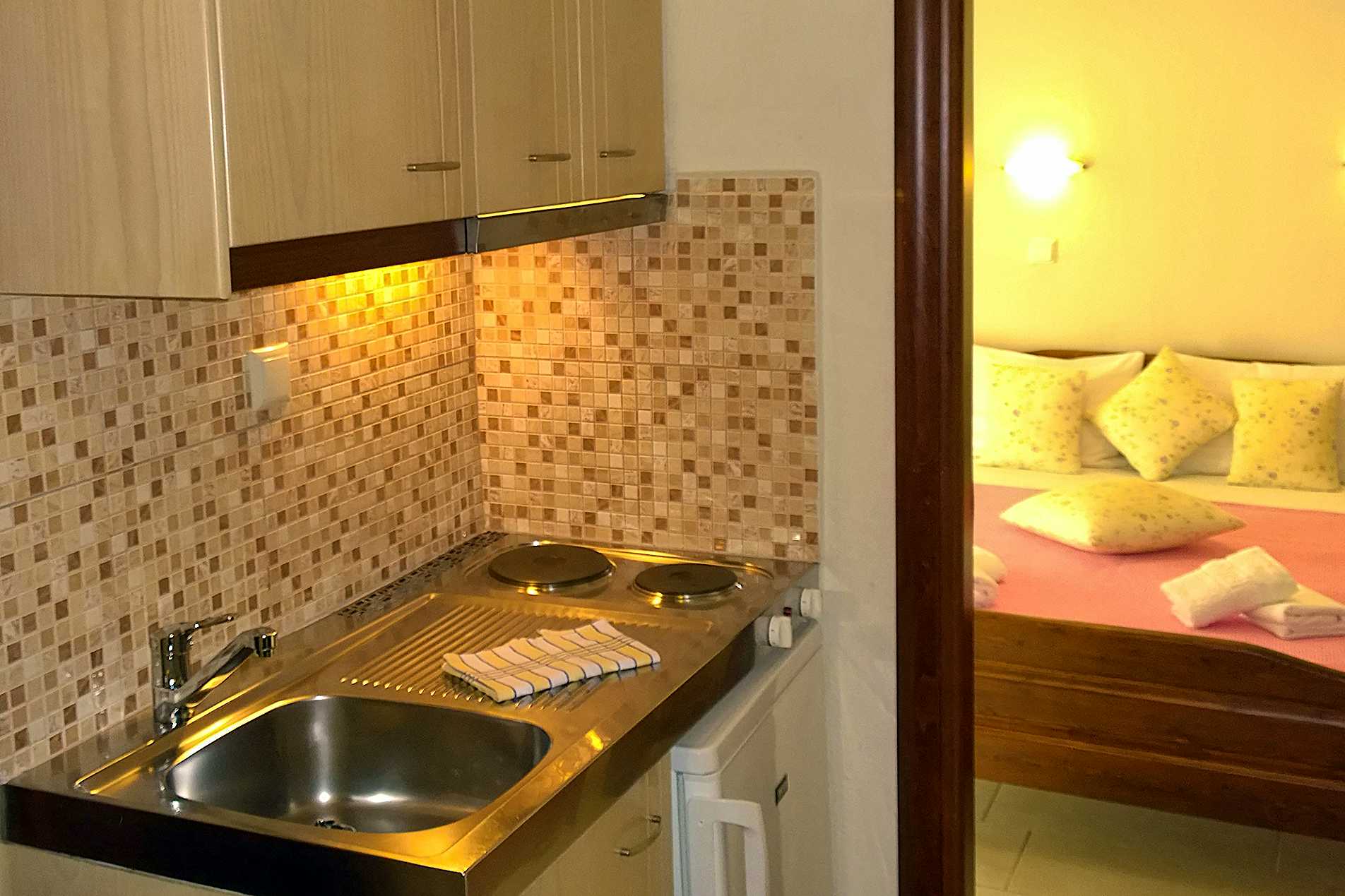 Photo Caption: In-room Kitchenette Prepare Light Meals Every stud